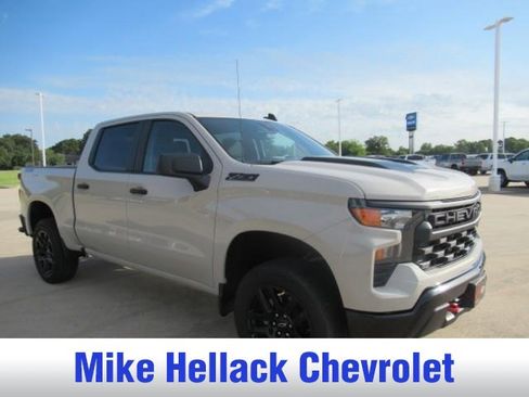 Used 2026 Chevrolet Silverado 1500 Custom Trail Boss w/ LPO, Dark Essentials Package AWD/4WD image 1