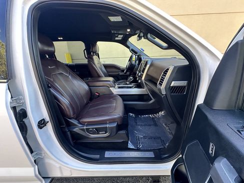 Used 2017 Ford F150 Platinum w/ Equipment Group 701A Luxury AWD/4WD image 21
