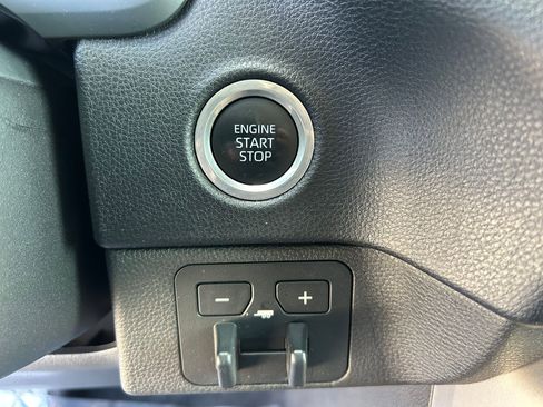 Used 2022 Toyota Tundra SR5 w/ Advanced Technology Package image 18