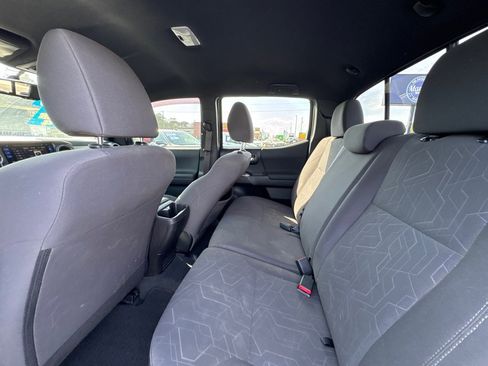 Used 2016 Toyota Tacoma TRD Off-Road w/ Towing Package image 11