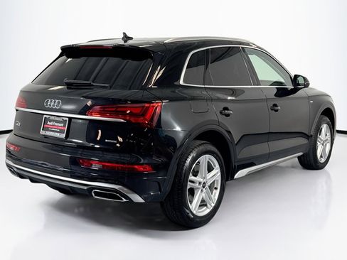 Used 2024 Audi Q5 e Premium w/ Convenience Package image 5