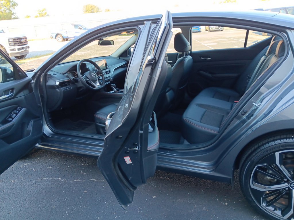 Used 2025 Nissan Altima 2.5 SR AWD/4WD image 9