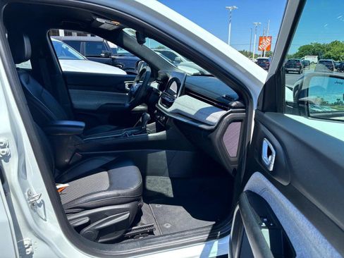 Used 2024 Jeep Compass Latitude w/ Altitude Special Edition AWD/4WD image 12