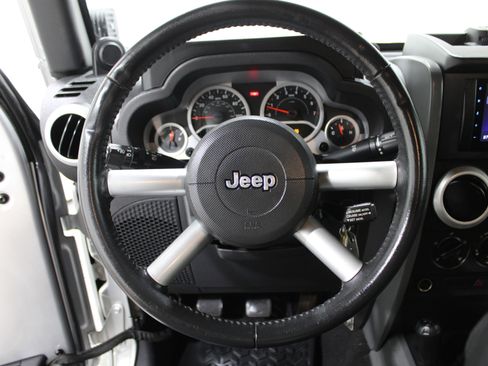Used 2008 Jeep Wrangler Unlimited Sahara image 6
