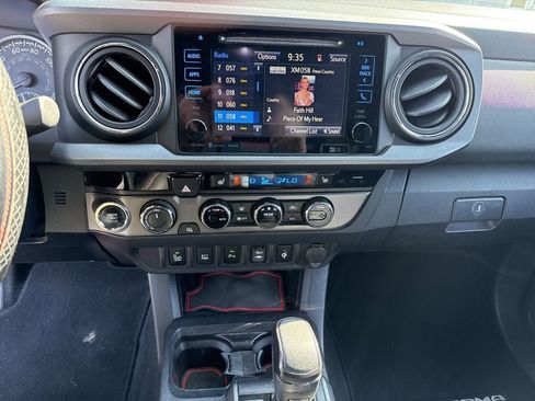 Used 2017 Toyota Tacoma TRD Pro image 19