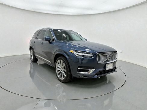 Used 2023 Volvo XC90 B6 Plus image 10