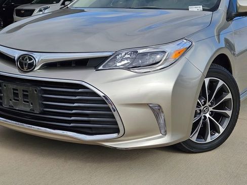 Used 2017 Toyota Avalon XLE image 6