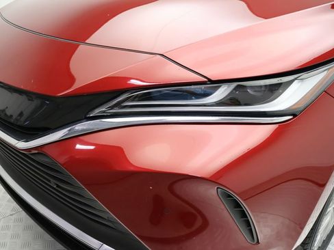 Used 2024 Toyota Venza Limited image 3