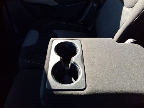 Used 2018 Jeep Cherokee Latitude w/ Cold Weather Group image 12