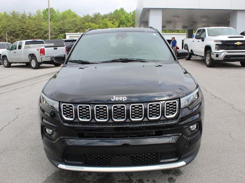 Used 2025 Jeep Compass Limited AWD/4WD image 2