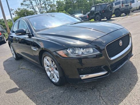 Used 2017 Jaguar XF RWD image 3