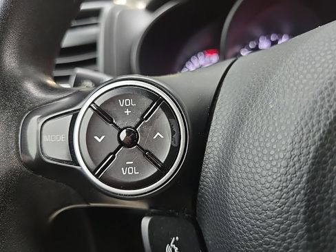 Used 2018 Kia Soul + FWD image 12