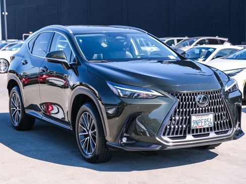 Used 2025 Lexus NX 250 FWD image 3