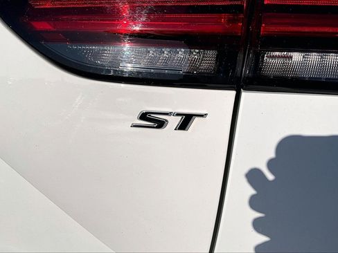 Used 2022 Buick Envision Preferred w/ Sport Touring Package image 32