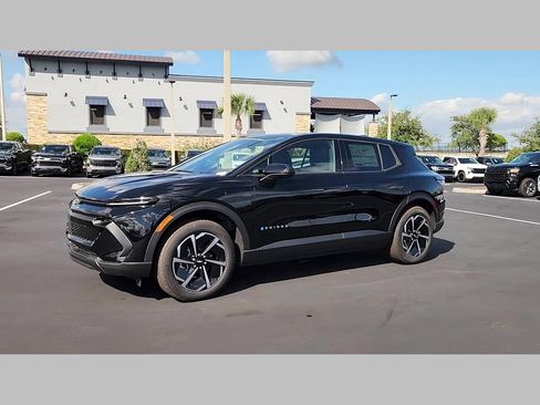 New 2026 Chevrolet Equinox EV LT image 15