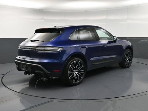 Certified 2026 Porsche Macan AWD/4WD image 8