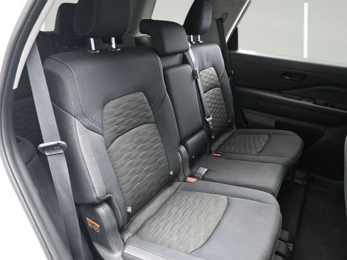 Certified 2025 Nissan Pathfinder SV FWD image 13