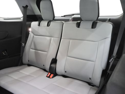 Used 2021 Ford Explorer XLT w/ Equipment Group 202A AWD/4WD image 9