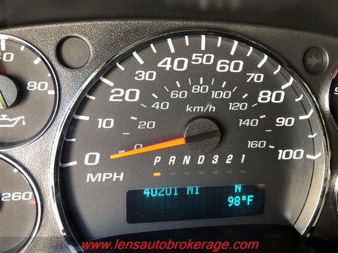 Used 2010 Chevrolet Express 1500 w/ Preferred Equipment Group RWD image 2
