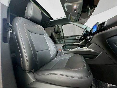 Used 2023 Ford Explorer Limited w/ Equipment Group 301A image 28