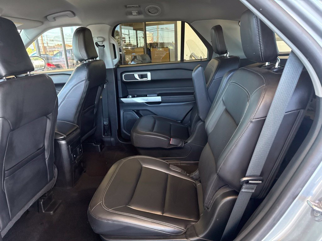 Used 2023 Ford Explorer XLT w/ Equipment Group 202A AWD/4WD image 12