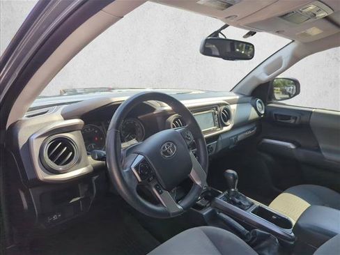 Used 2017 Toyota Tacoma SR5 w/ Tow Package RWD image 12