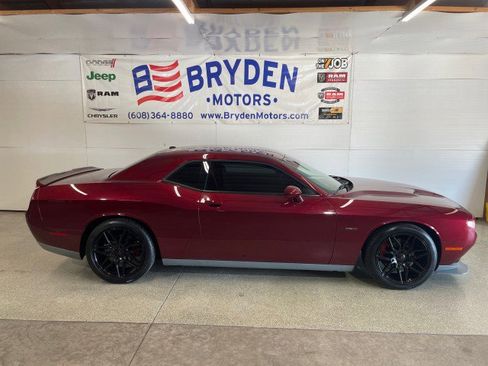 Used 2018 Dodge Challenger R/T image 1