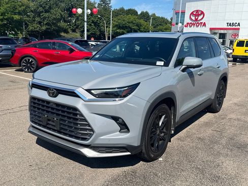 Used 2025 Toyota Grand Highlander AWD Hybrid image 3