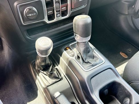 Used 2023 Jeep Wrangler Unlimited AWD/4WD image 18
