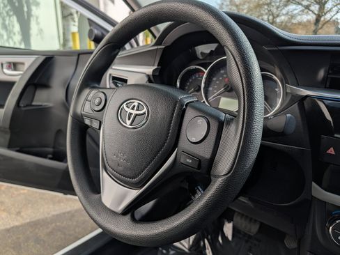 Used 2016 Toyota Corolla LE image 13