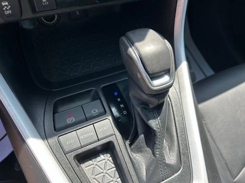 Used 2022 Toyota RAV4 XLE Premium FWD image 27