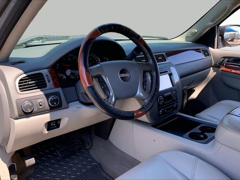 Used 2014 GMC Sierra 2500 SLT w/ Suspension Package, Off-Road AWD/4WD image 17