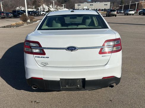 Used 2018 Ford Taurus SE image 4