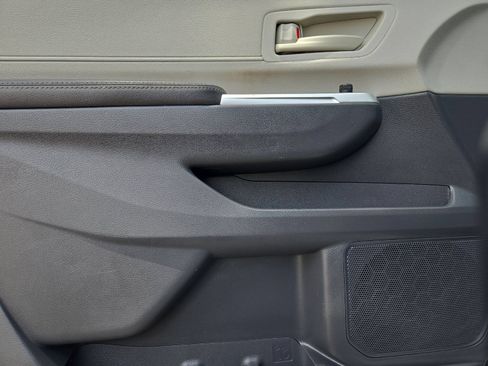 Used 2022 Toyota Sienna LE FWD image 10
