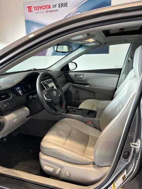 Used 2017 Toyota Camry XLE w/ Moonroof Package FWD image 11