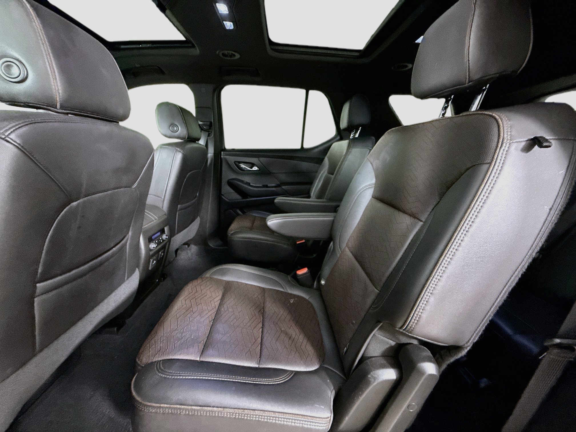 Used 2023 Chevrolet Traverse High Country FWD image 27
