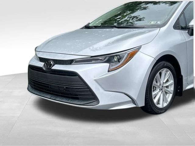 Used 2024 Toyota Corolla LE w/ LE Convenience Package FWD image 9