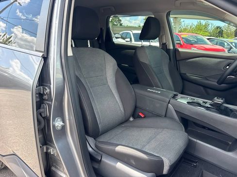 Used 2022 Nissan Rogue SV FWD image 17