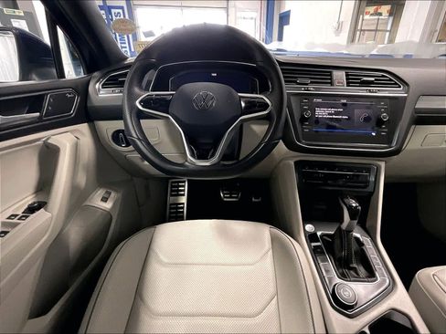 Used 2022 Volkswagen Tiguan SEL R-Line image 17