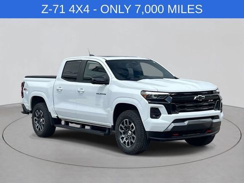 Used 2026 Chevrolet Colorado Z71 w/ Technology Package AWD/4WD image 6