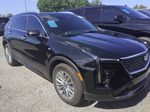 Used 2025 Cadillac XT4 Premium Luxury w/ Technology Package FWD image 10