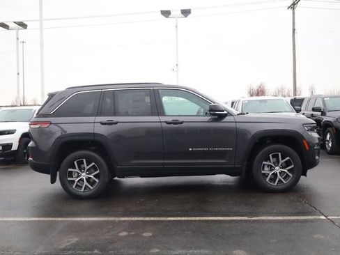 New 2025 Jeep Grand Cherokee Limited image 3