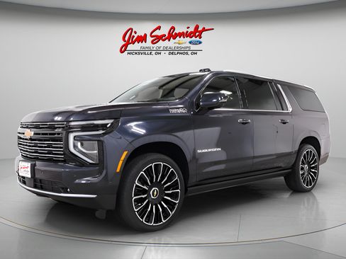 Used 2025 Chevrolet Suburban High Country AWD/4WD image 3