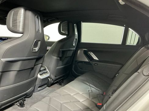 Used 2024 BMW i7 xDrive60 AWD/4WD image 25