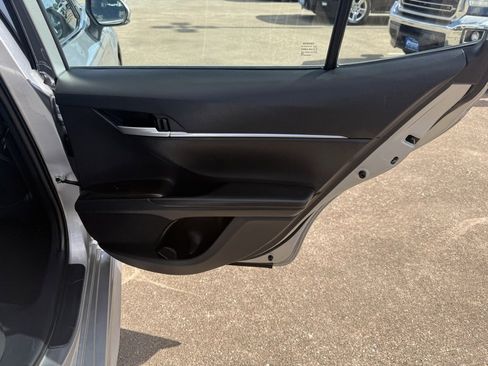 Used 2024 Toyota Camry SE image 39