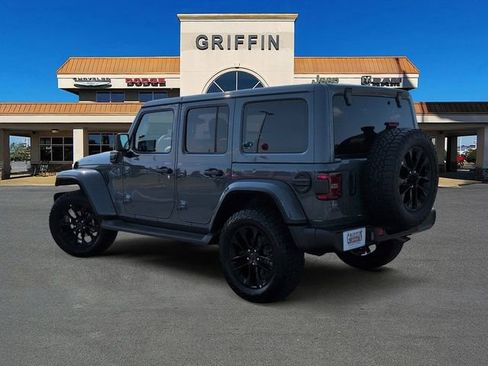 Used 2025 Jeep Wrangler Unlimited Sahara AWD/4WD image 9