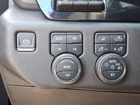 Used 2024 Chevrolet Silverado 1500 High Country w/ High Country Premium Package AWD/4WD image 8