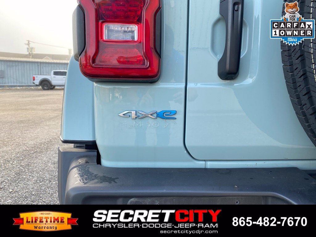 Used 2024 Jeep Wrangler Unlimited Sahara w/ Technology Group AWD/4WD image 9