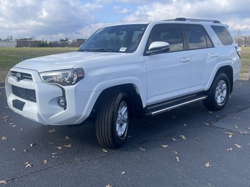 Used 2023 Toyota 4Runner SR5 Premium w/ Moonroof Package image 5