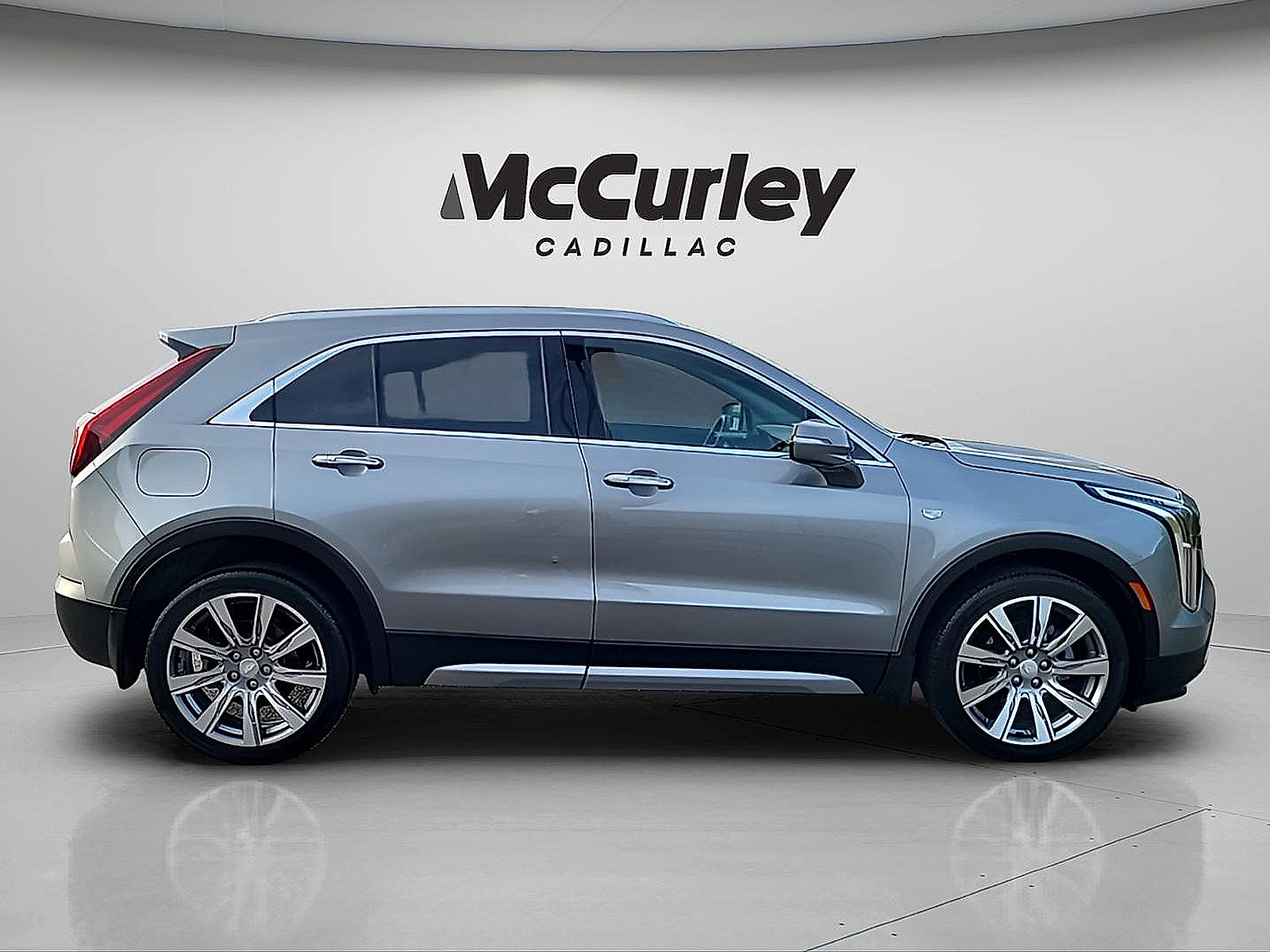 Used 2023 Cadillac XT4 Premium Luxury w/ Sun And Sound Package AWD/4WD image 8